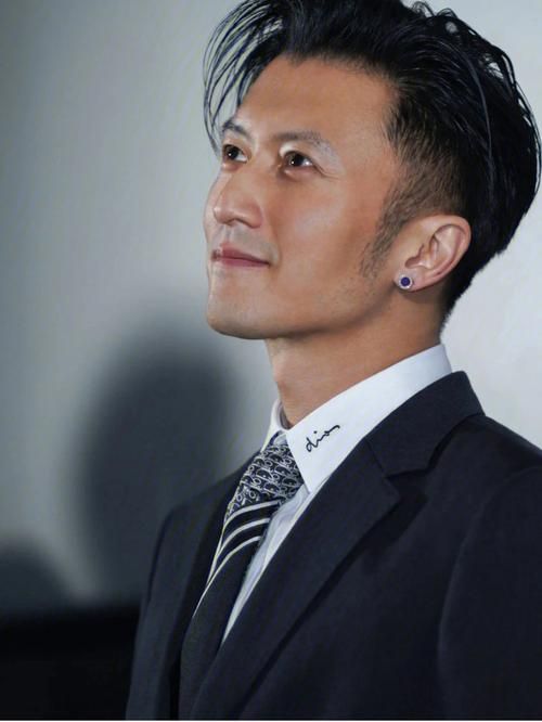 谢霆锋王菲罕见同台,谢霆锋正面回应感情现状,直言:我不会结婚