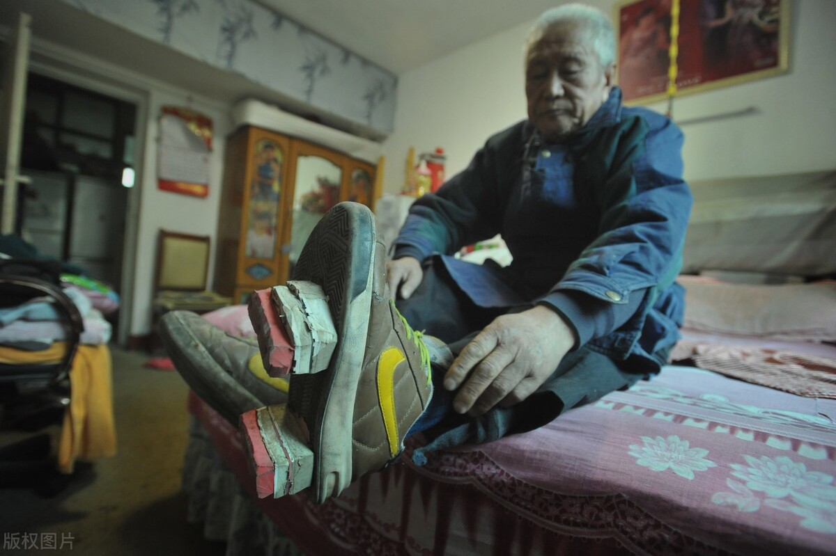 82岁老人：遭遇不幸时我才明白，亲情是很现实的，这是不争的事实