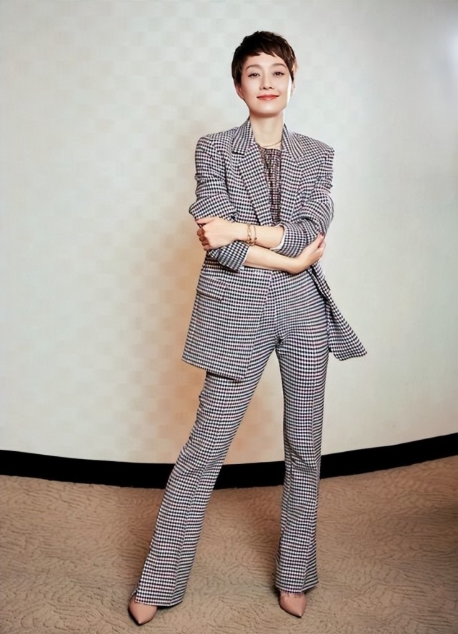 马伊琍同框姚晨,一个打扮成熟一个刻意扮嫩,终于明白得体的重要