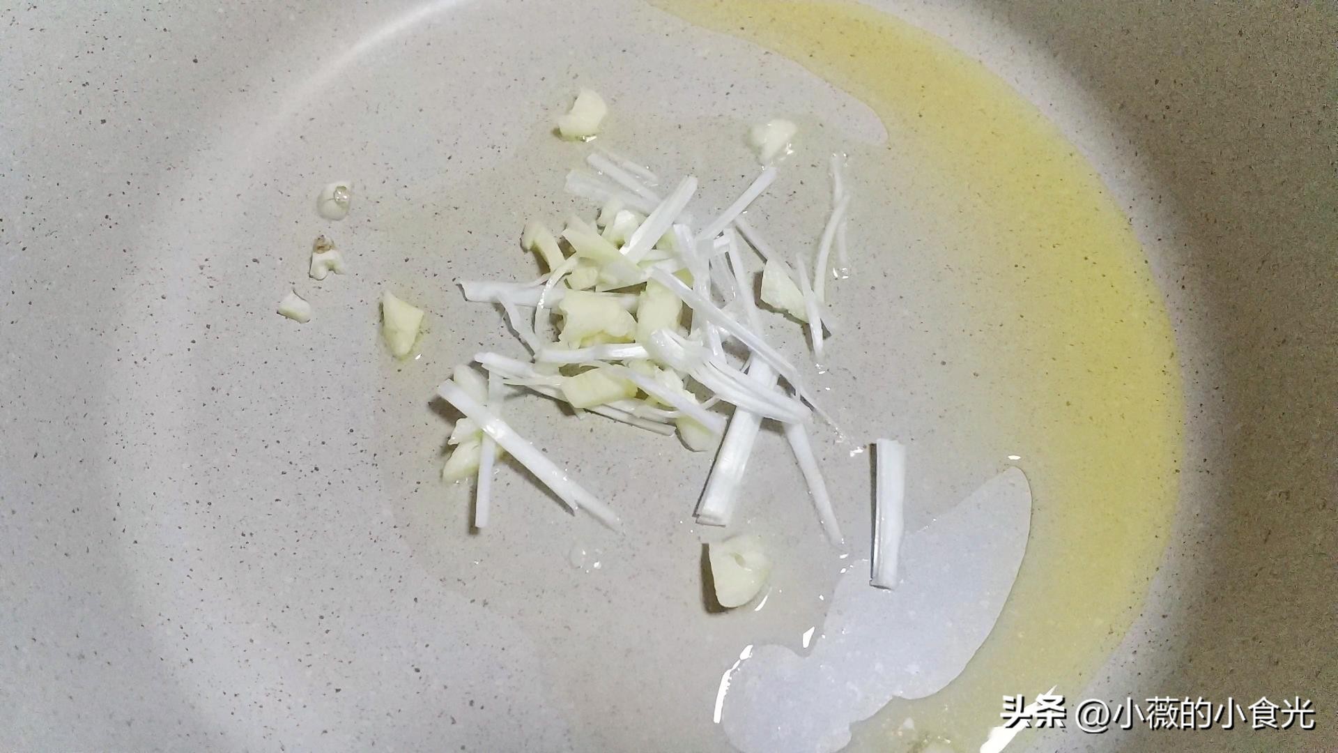 豆腐皮怎么炒（尖椒炒豆腐皮要想好吃，多这一步很关键！豆腐皮软嫩鲜香特下饭）