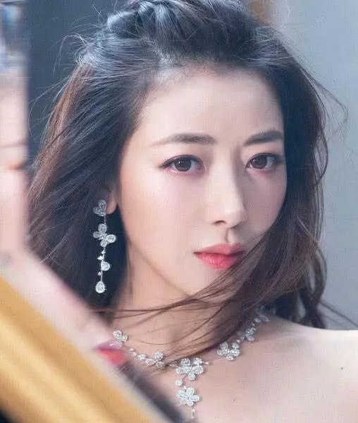 请欣赏40位明星独特灵秀的侧颜之美