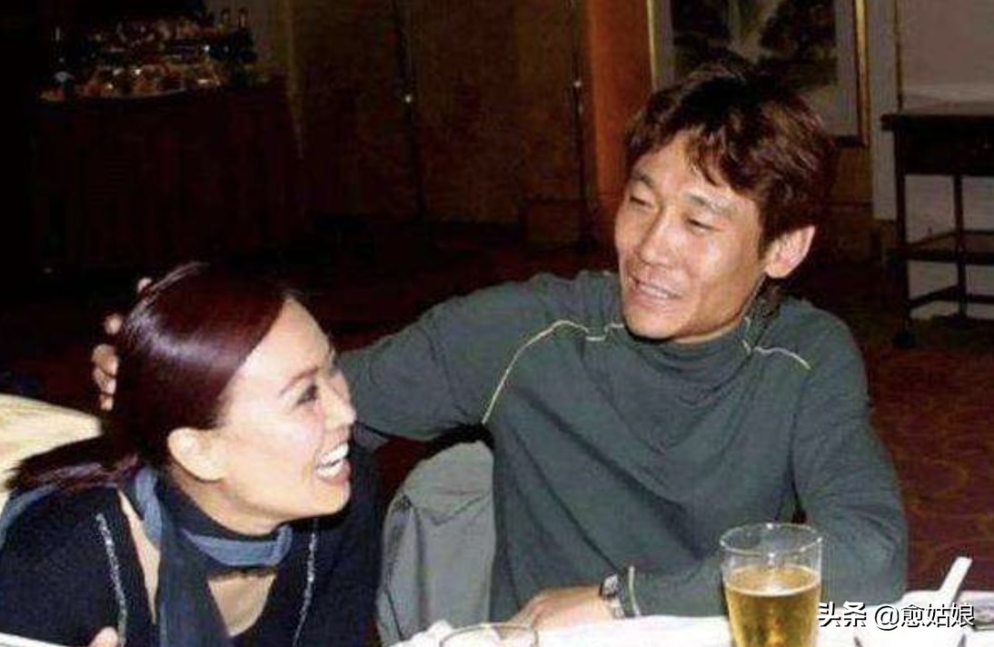 解晓东世界杯(“足坛名将”高峰：和那英分开17年后，他的现状如何？)