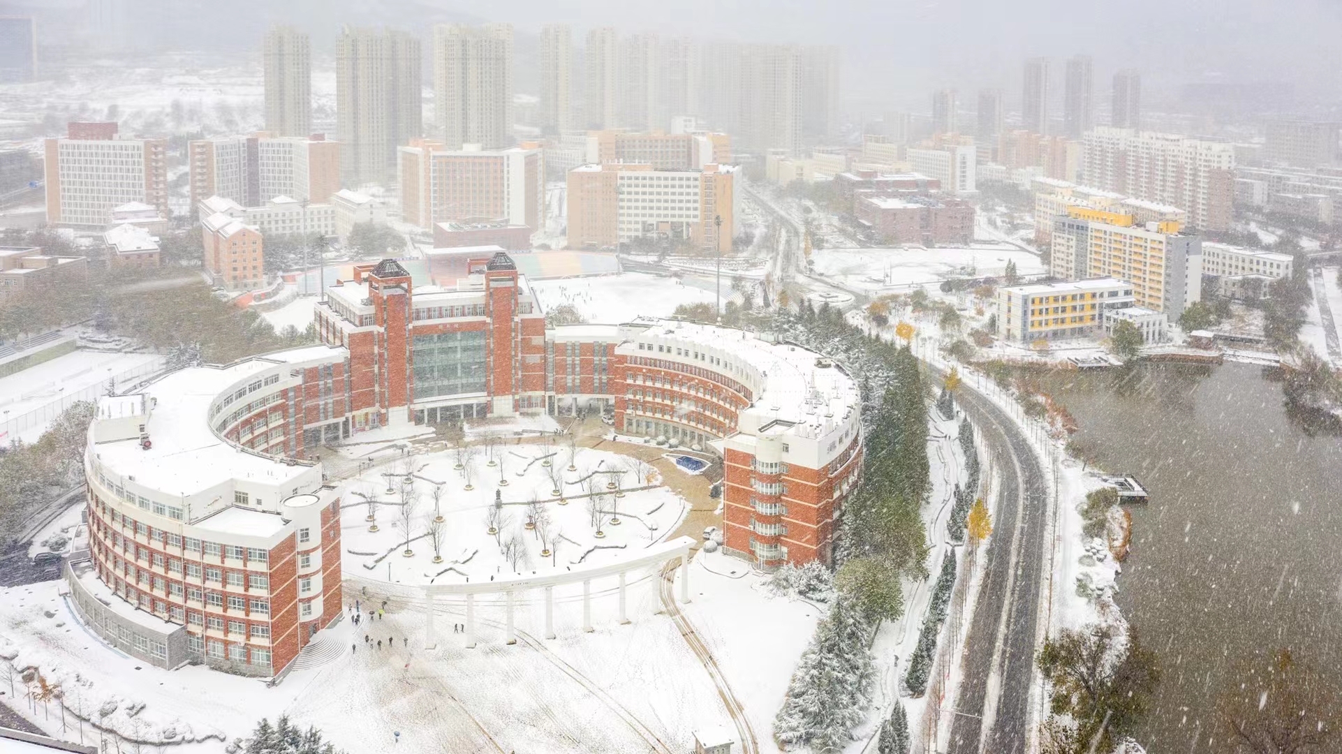 大连海事大学：除了个别专业独有之外，大部分与其他高校没有二样