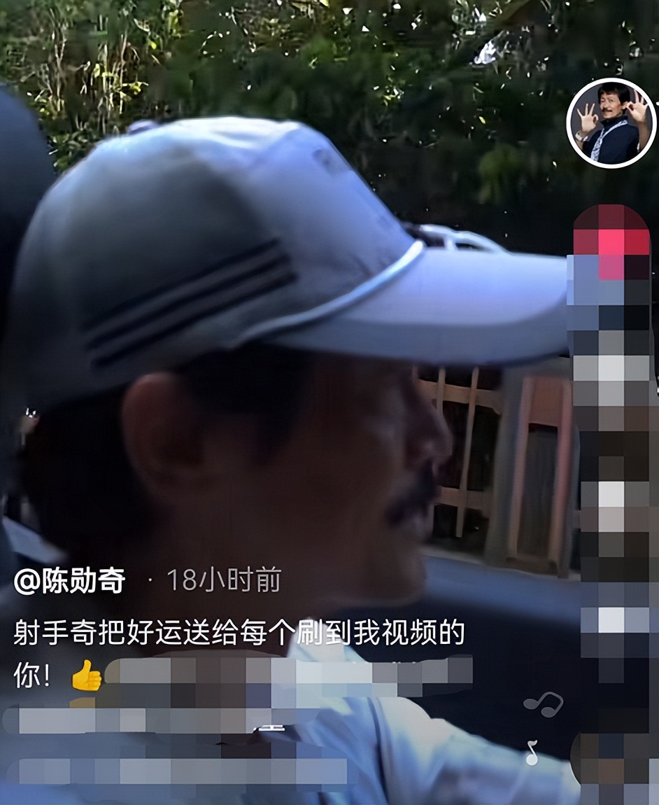 “港片奇才”陈勋奇开跑车，胸前戴超大吊坠，因患癌颈部皮肤松弛