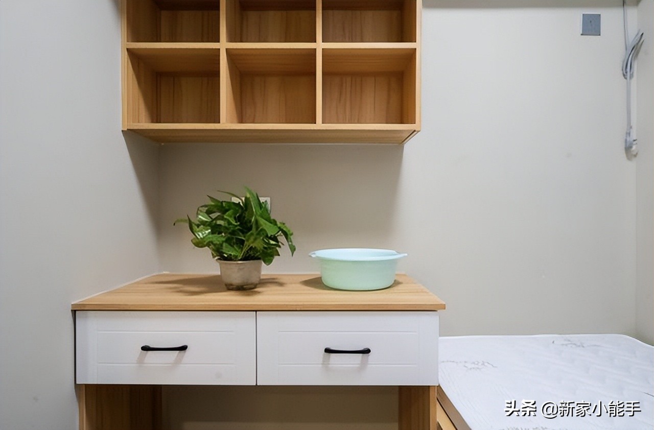 她家97平原木风小三房，极简装修不做电视墙，好看又显得有品位