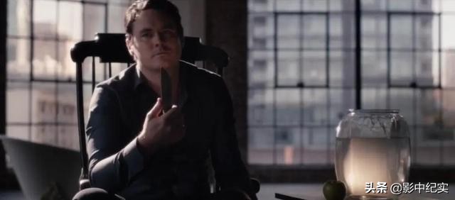 她被下药囚禁到地下室，当众多人性奴，报警后英国警方：你穿多少