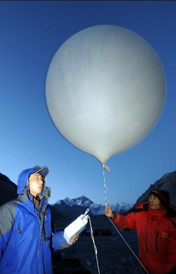 石家庄95枚火箭弹人工增雪，原理是什么？成本有多高？