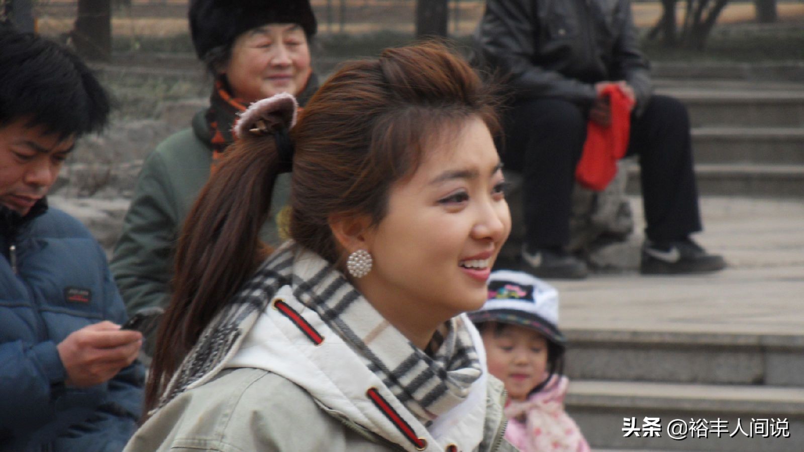 恭喜！36岁央视记者王京京官宣结婚，曾是山东电台的颜值代表