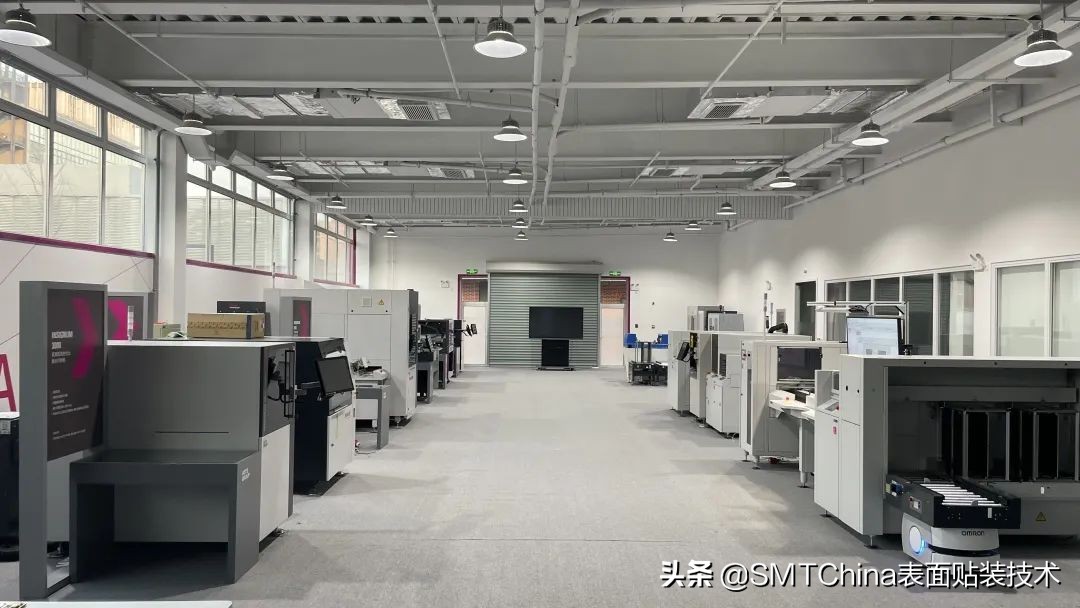 亚系中国首批新型智能印刷机正式下线