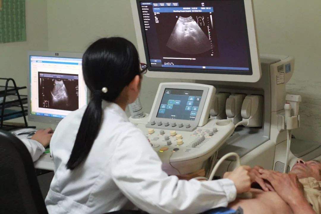 突发腹痛拉肚子竟是大肠憩室炎？如何和阑尾炎区分？如何预防？