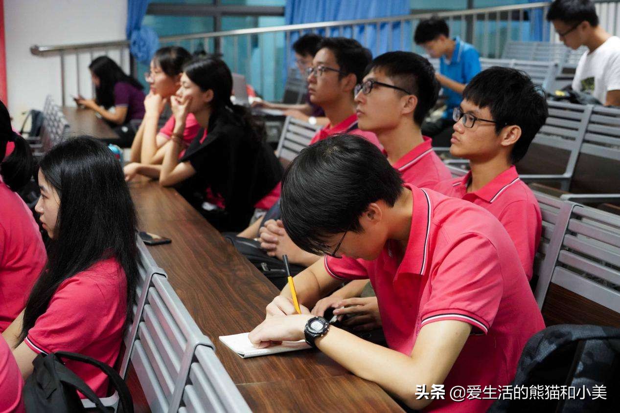 考研有三个专业竞争激烈，考的人数多，分数线还高，学校还有要求