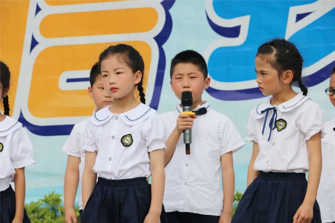 从心起步 健康成长｜实验小学外国语学校举行心理健康主题升旗仪式