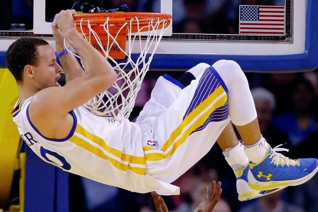 库里搞笑视频集锦(库里的搞笑瞬间,nba的"扣篮王")