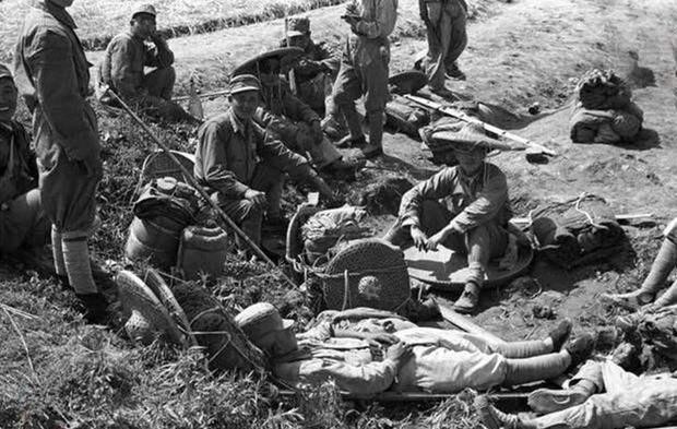 吃得不如狗？我军管饱，国军饥饿，待遇差距竟然这样大？