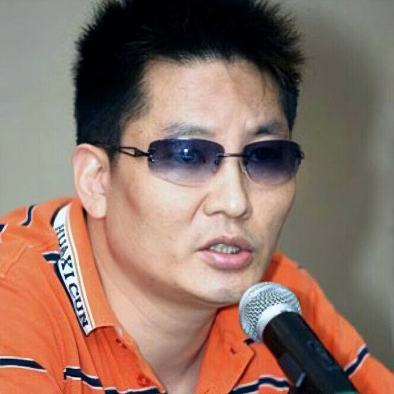 著名导演炮轰大S：你和具俊晔晒情侣鞋，会带坏青少年