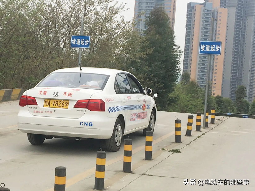 4月1号起，驾照实施“2+2”新规，缩短约考时间，拿证更快速简单