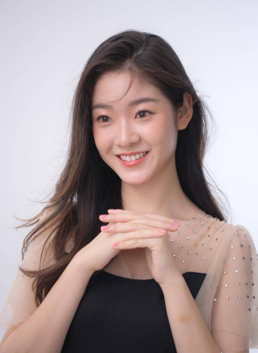 "康枝子"何文茵正式斩断与康家的关系,新康枝子比罗飞雁还美