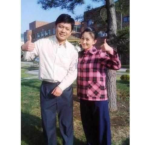 有了女儿后,范雨渐渐淡出舞台,将重心转向家庭,成为丈夫身边贤惠的