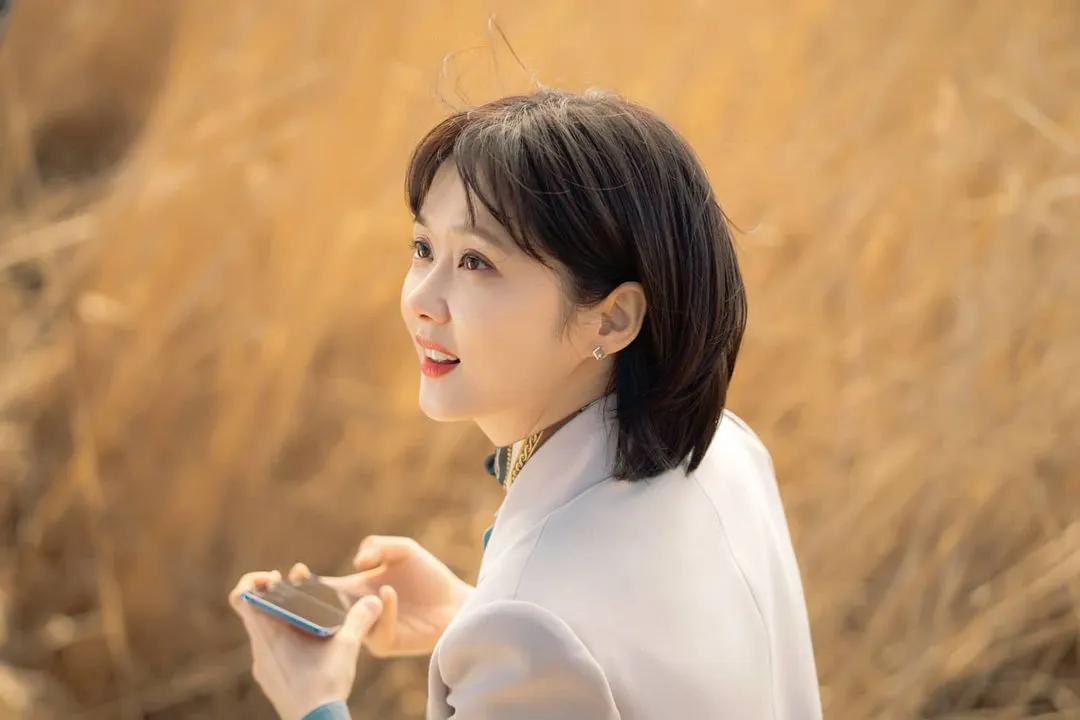 韩国演员张娜拉官宣我要结婚了和小6岁男友交往2年多终于喜结良缘