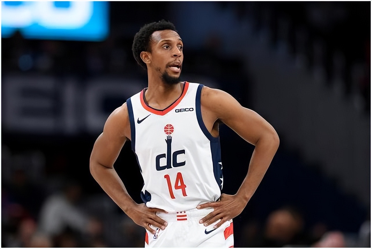 姚明的队友还有现役的吗（流浪界的传奇！13年13队，他当过姚明、库里、KD、浓眉等人的队友）-趣拿体育