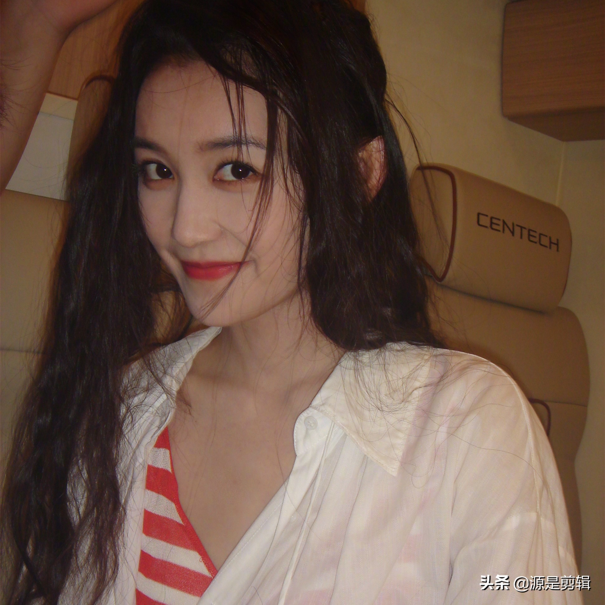 蒋依依自拍美照的大眼睛闪闪发光