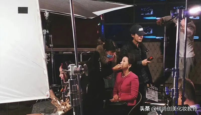 想学化妆犹豫不决？听听职业化妆师的自述