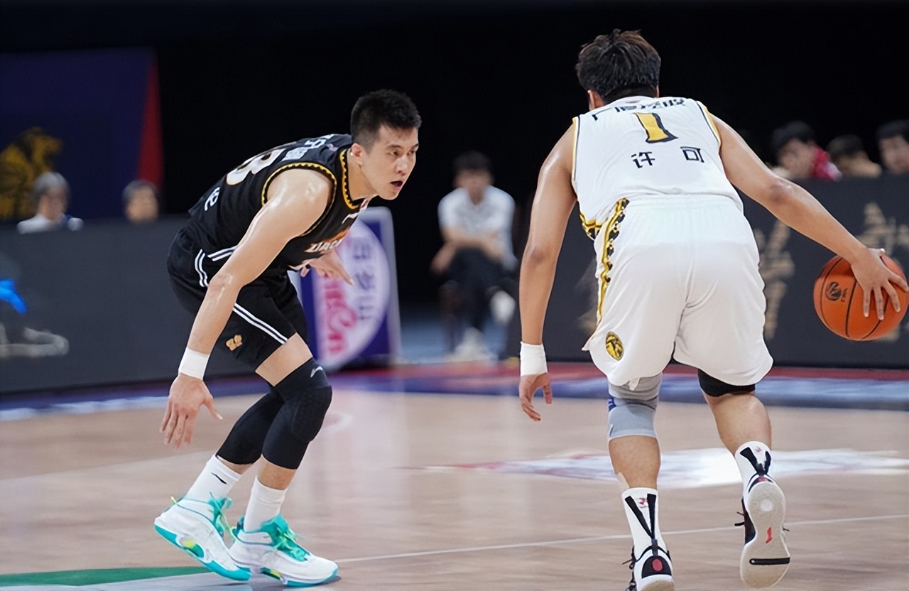 cba球员薪水2016（提出转会申请，郭艾伦12年辽篮生涯赚了多少薪水？明年或千万年薪）