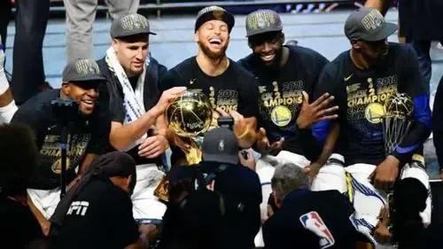 nba2017总冠军是谁(近20年NBA历届总冠军一览，热火、湖人平分秋色，勇士独占鳌头)