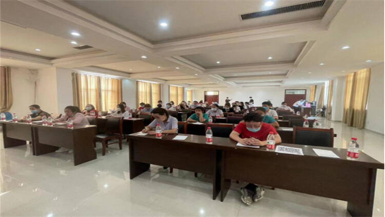 平邑县市场监督管理局开展化妆品经营业务知识培训会