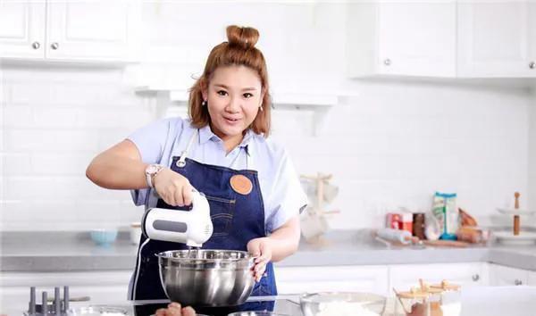 玉树临风了一辈子，可惜女儿们没有继承他的好基因