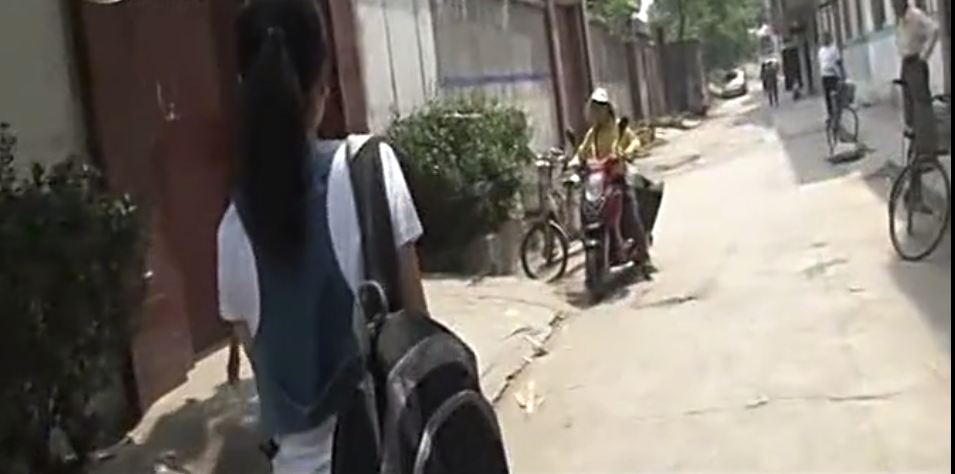 养老院发出惨叫声，记者暗中调查发现背后原因