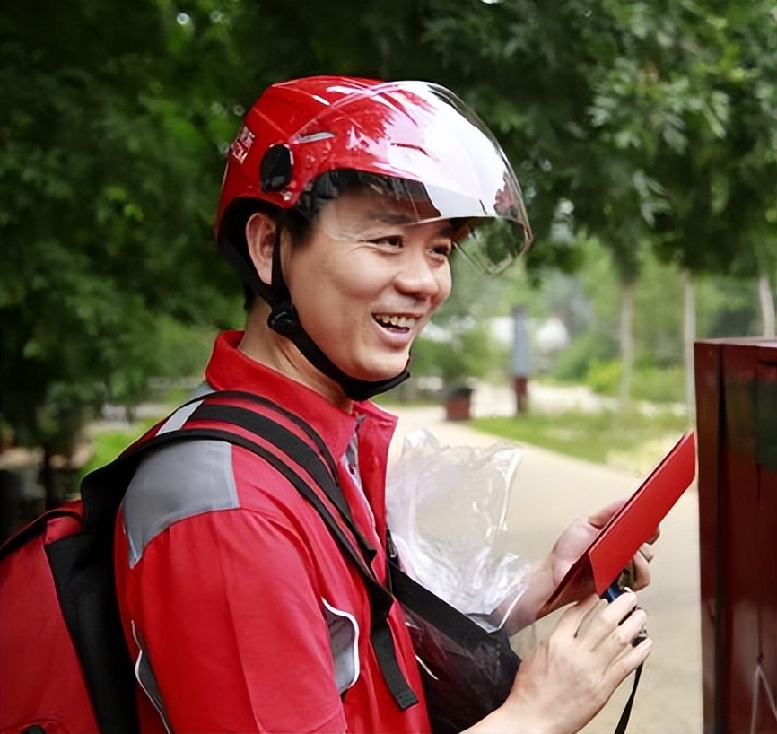 京东001号快递员金宜财,死心塌地送快递14年,刘强东给了他什么