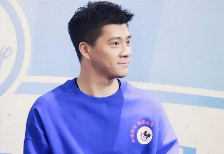 中国羽毛球男单退役男选手(传奇傅海峰：从陪练到羽毛球奥运冠军，退役后的选择你想不到)