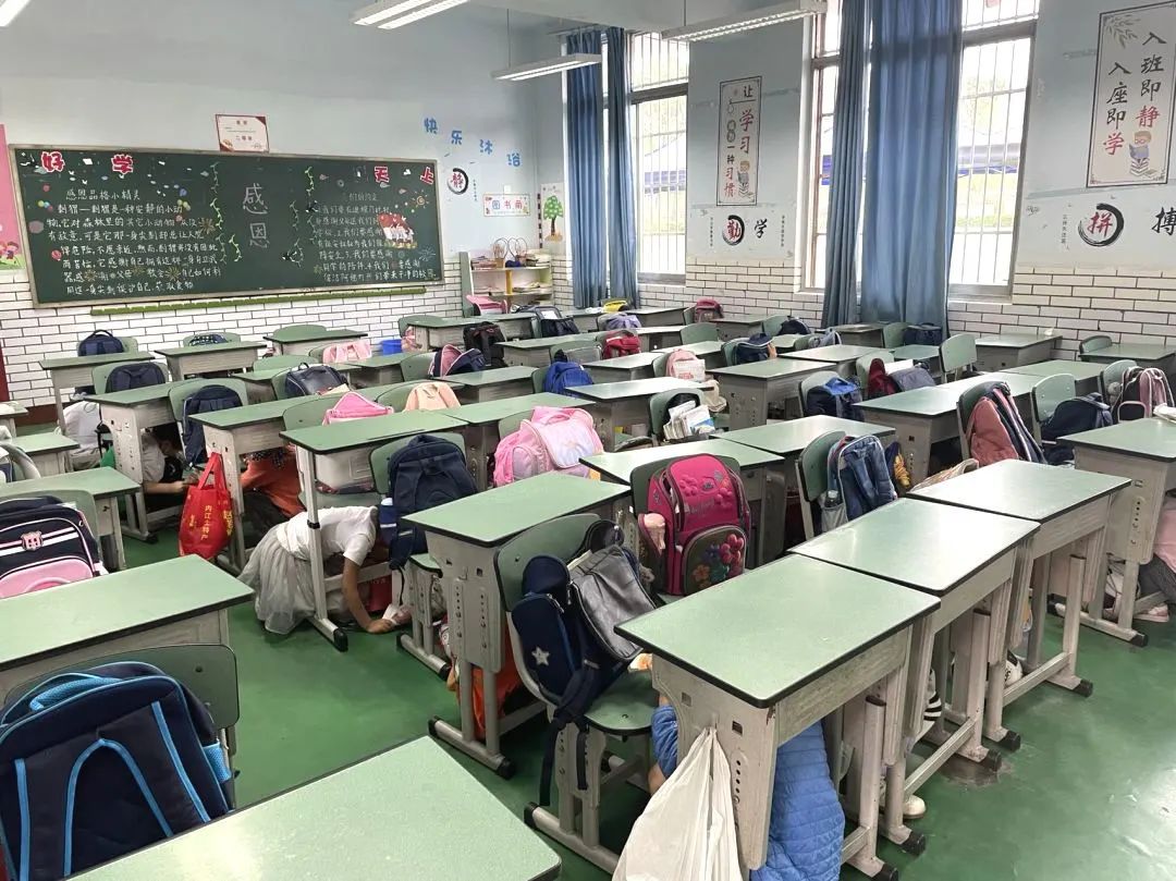 防灾减灾 彭小在行动丨彭镇小学开展防灾减灾地震应急疏散演练