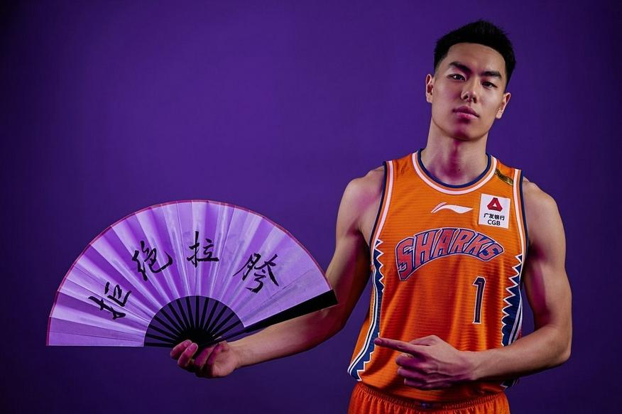 cba李添荣哪个队（“国产威少”天才少年李添荣，滞空上篮，战斧劈扣，CBA最佳新秀）