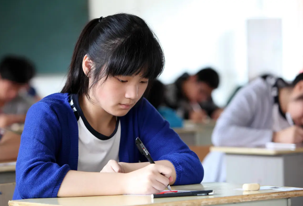 2022年高考生迎来消息，“分数线”可能有调整，理科或高于文科