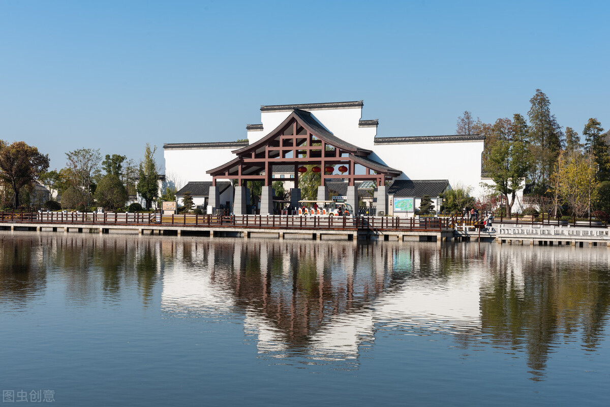 馬鞍山好玩的地方有采石磯景區,李白文化園,雨山湖公園,褒禪山景區