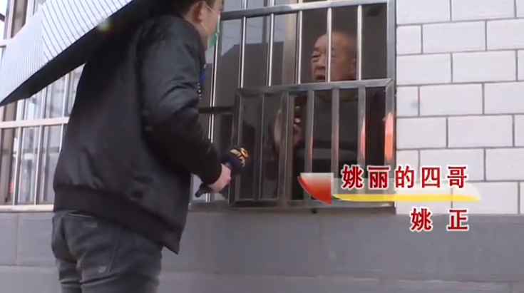 2019年，湖南富婆输光千万家产，被丈夫骗去离婚，住在狭小出租屋