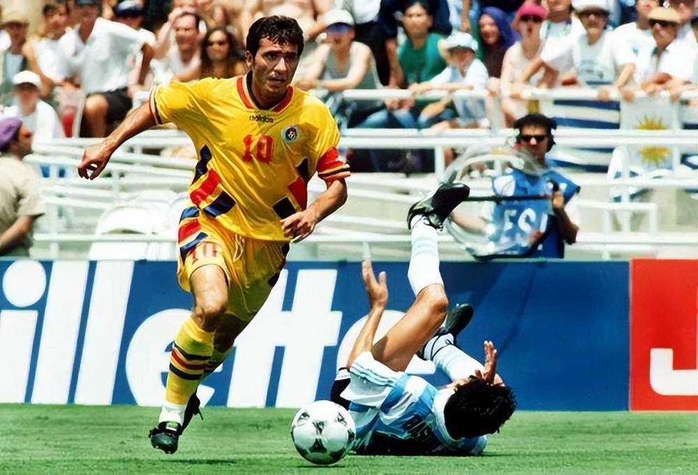 哥伦比亚世界杯足球队员(94年世界杯，哥伦比亚球员将球踢进自家球门，回国后连中12枪殒命)