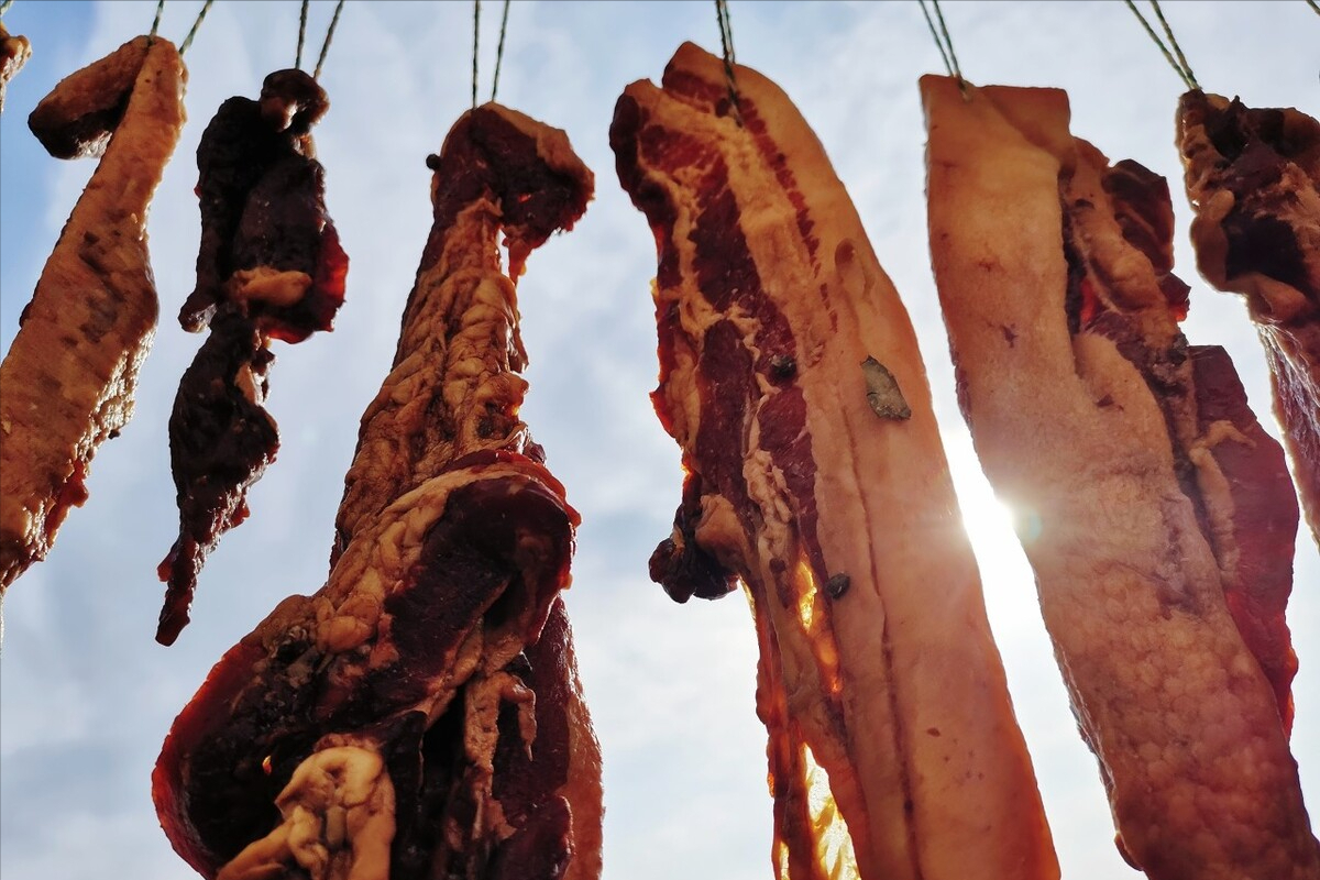 大雪过后要“腌肉”，教你腌酱油肉，比腊肉省事，吃到过年都不烦