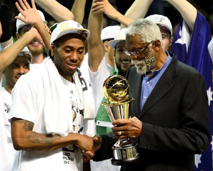 nba为什么都是拉塞尔颁奖（拉塞尔给6人颁发11个FMVP奖杯，都是谁？库里遗憾）