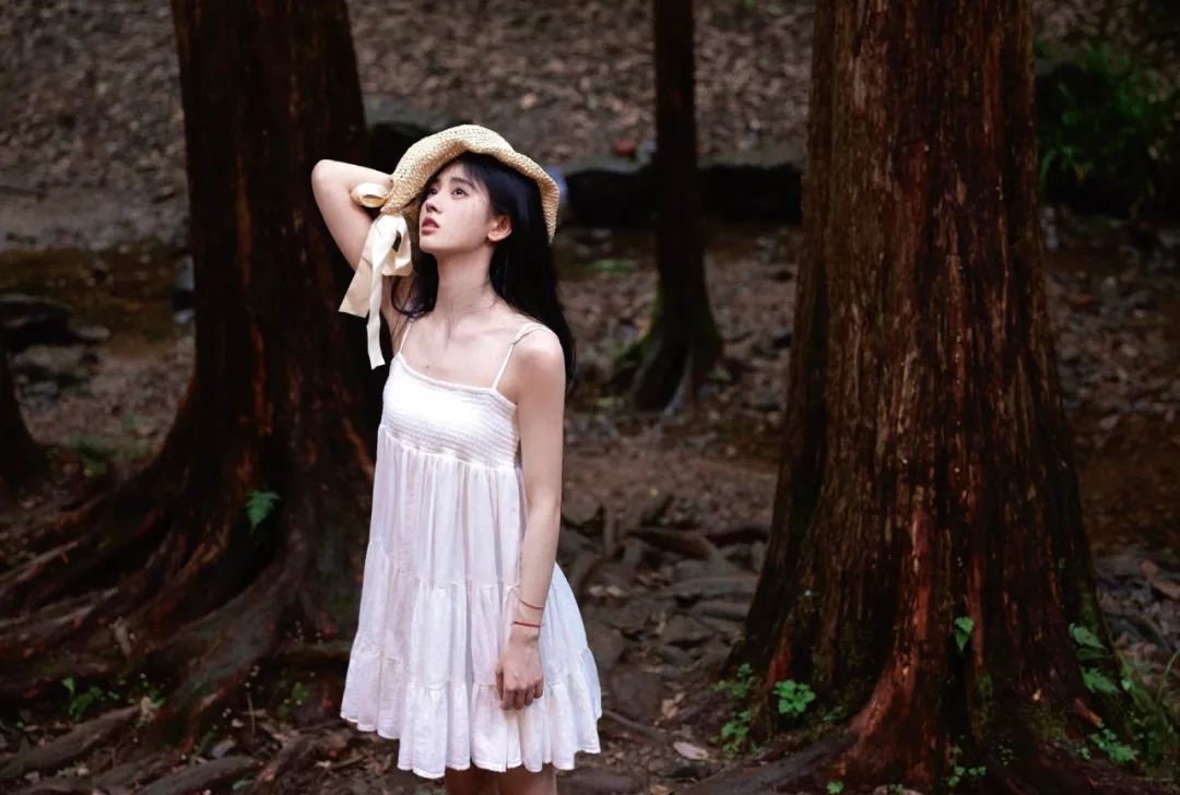 继白开水妆之后，鞠婧祎又有新的半永久造型了？