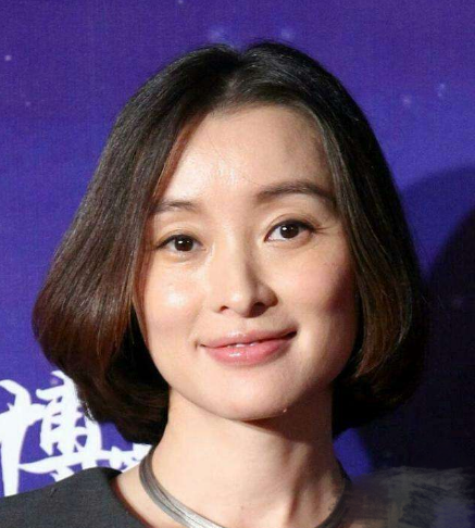 远离格格巫下巴、发面馒头脸，优雅老去才是中年女星最美的状态