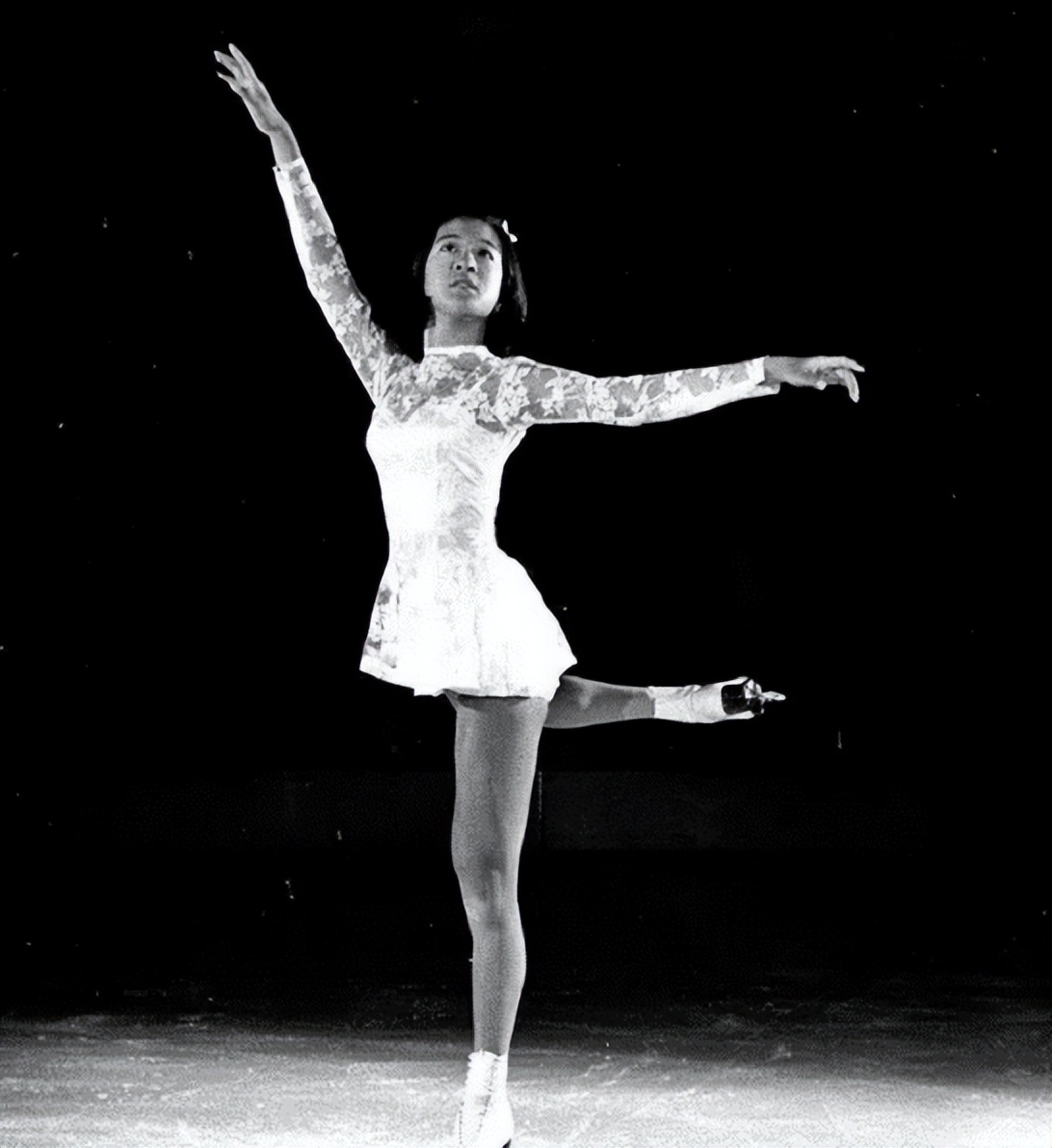 72岁王薇薇依旧女王范：和小36岁花滑王子分手后，财富自由她都有