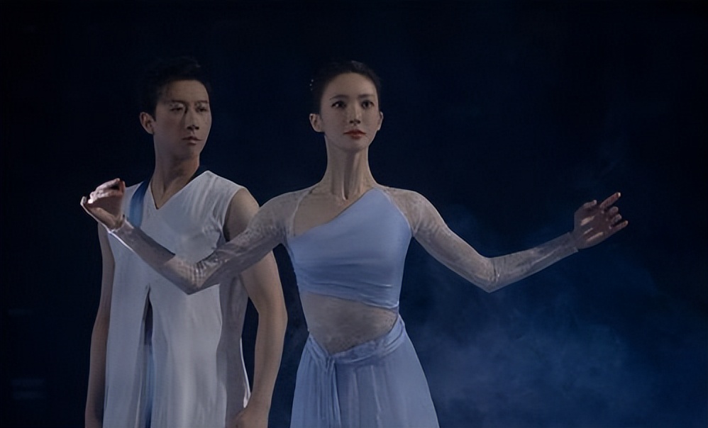 颜值不足脖子凑！这8位女星的天鹅颈太优越，气质一下就出来了