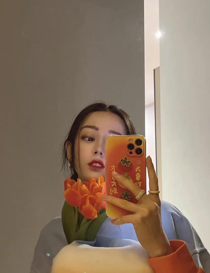 迪丽热巴的自拍照也好好看啊！巴掌脸真的太精致了