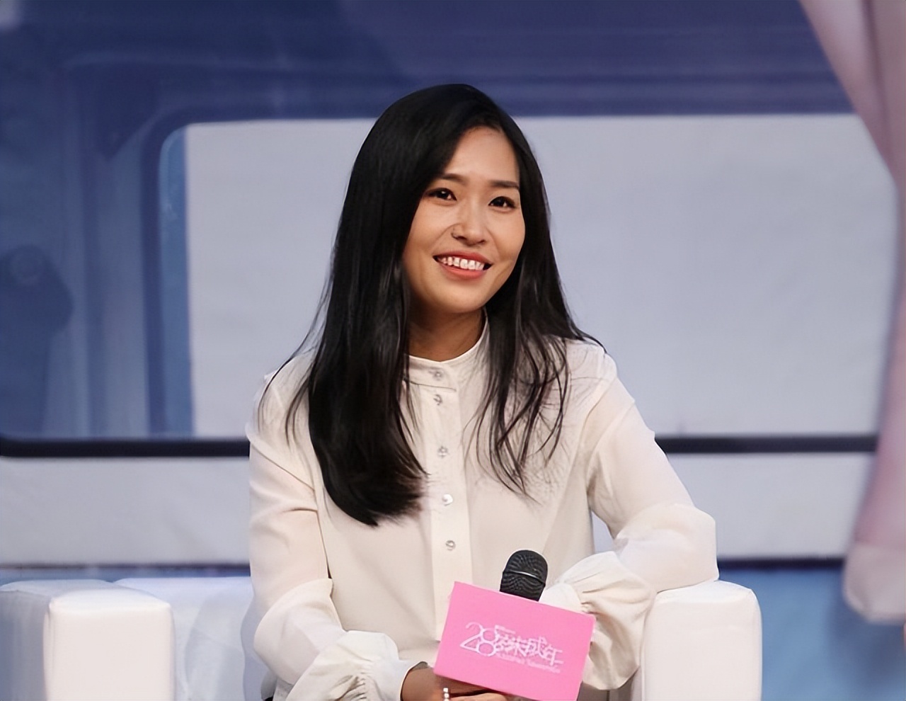 张艺谋长女张末:大骂巩俐,嫁外国老公,差点活成被抛弃的母亲