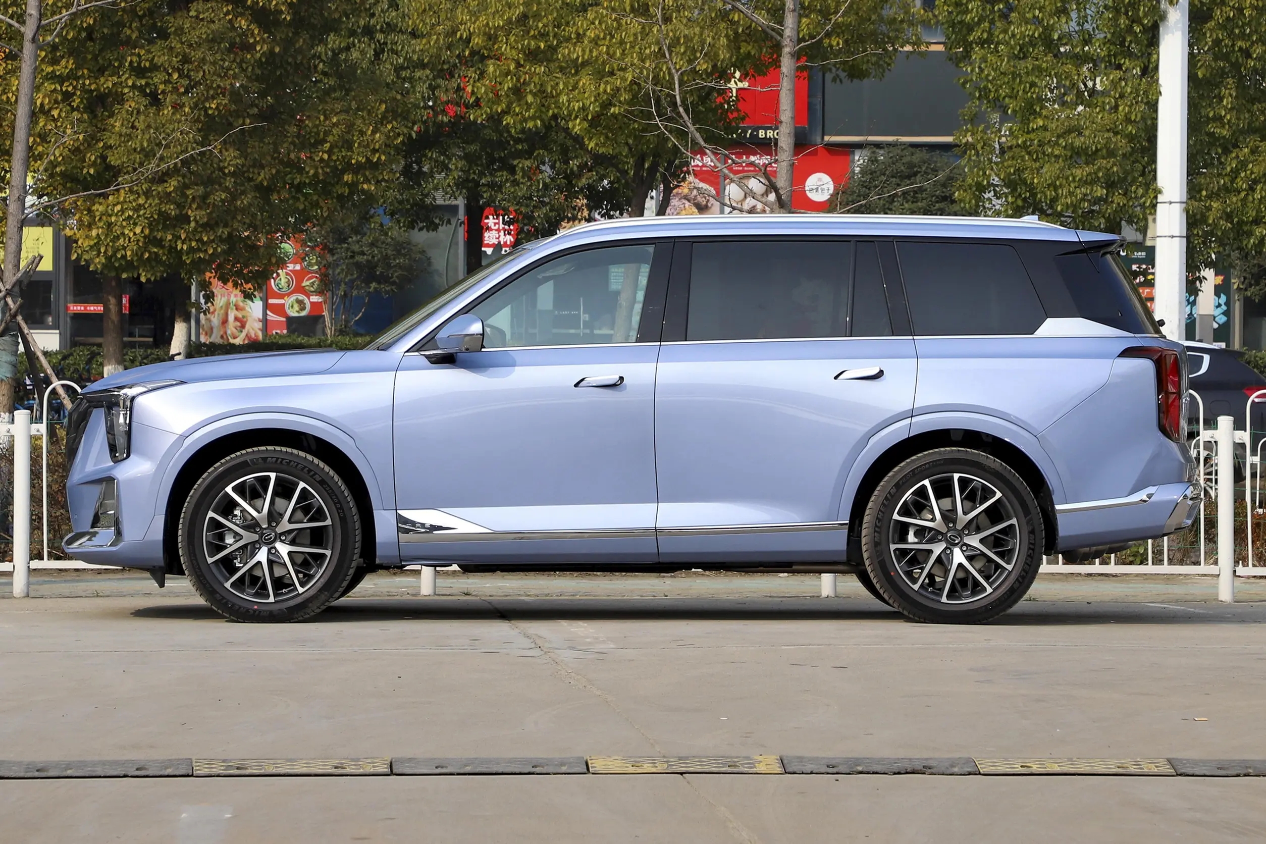 买省油的大7座SUV，这3台实力很强，254马力+四驱，又快又省