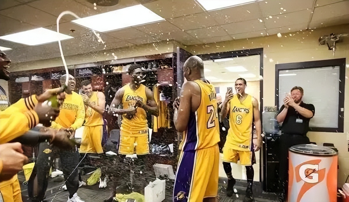 科比退役比赛回放（科比退役六周年，他和那场60分的表演，你还记得吗？）