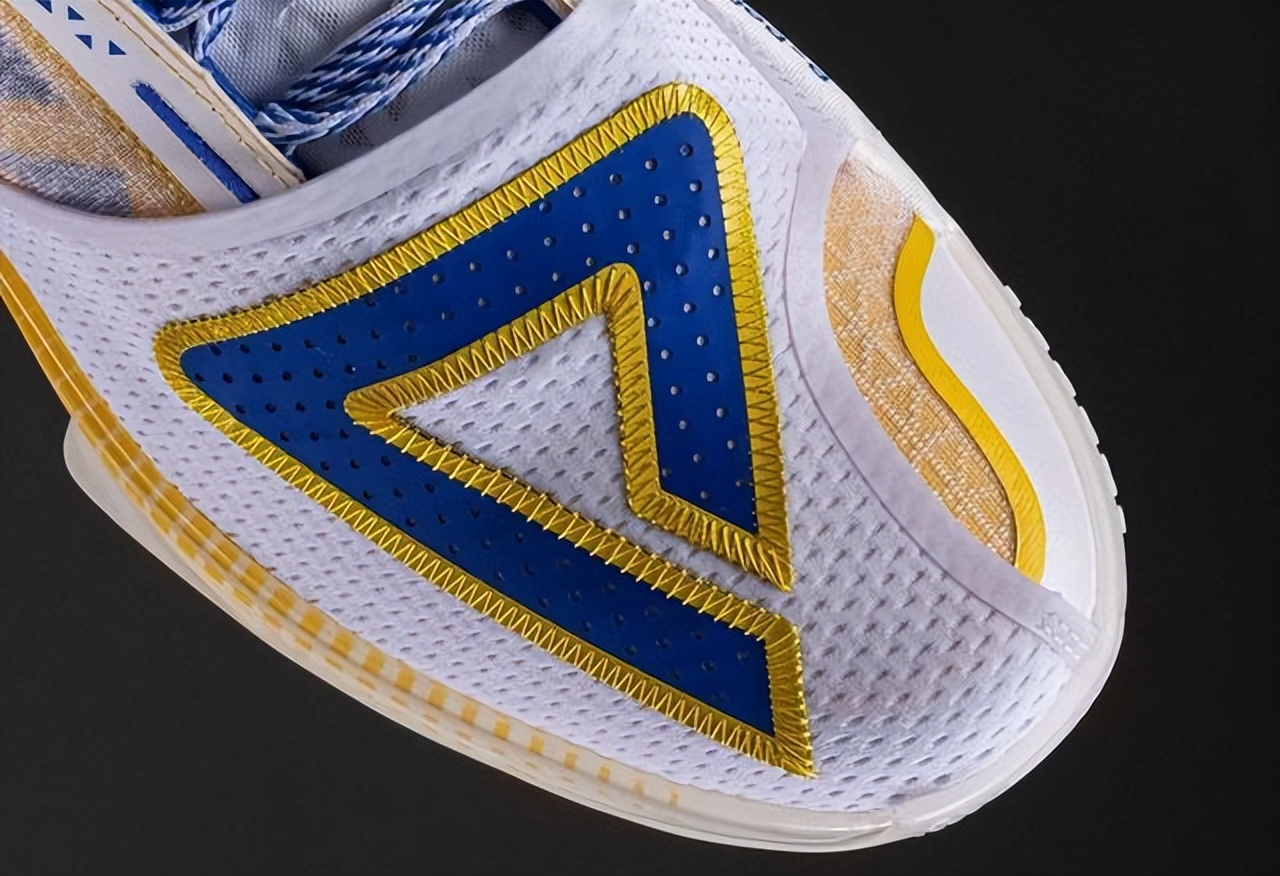 大概在今年1月份的时候,维金斯入选nba全明星首发,触发签名鞋协议